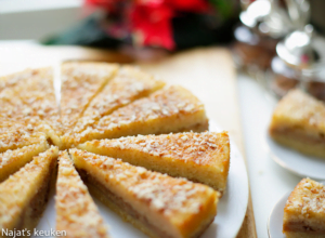 Griesmeelcake met Noten Vulling