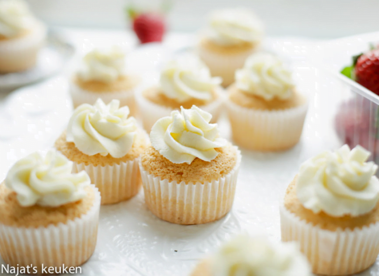Gevulde sponscupcakes