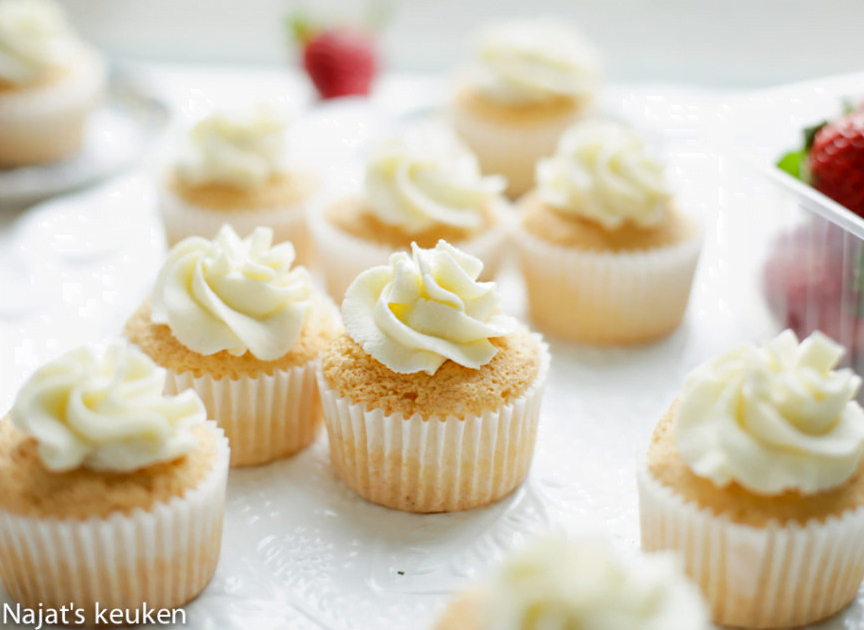 Gevulde sponscupcakes