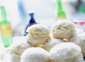 Gevulde kokosbroodjes