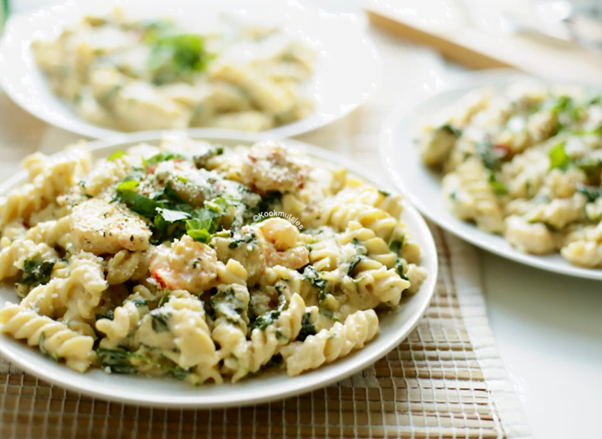 Pasta scampi in spinazie-roomsaus