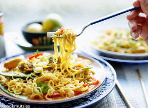 Oosterse noedels met kip