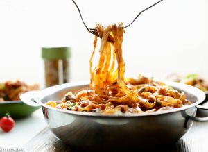 Tagliatelle met tomatensaus