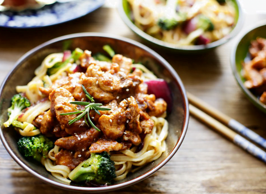 Kip in pittige satesaus