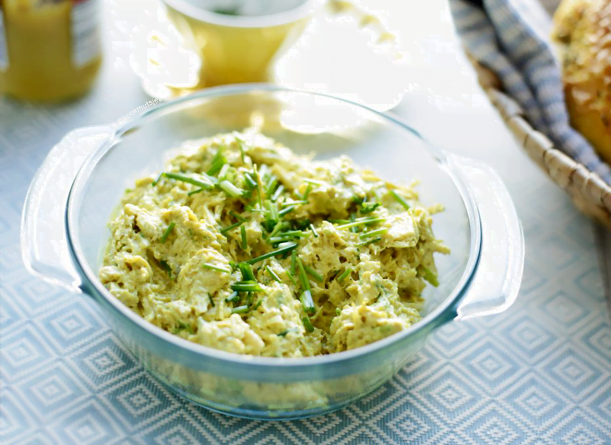 Kipkerrie salade
