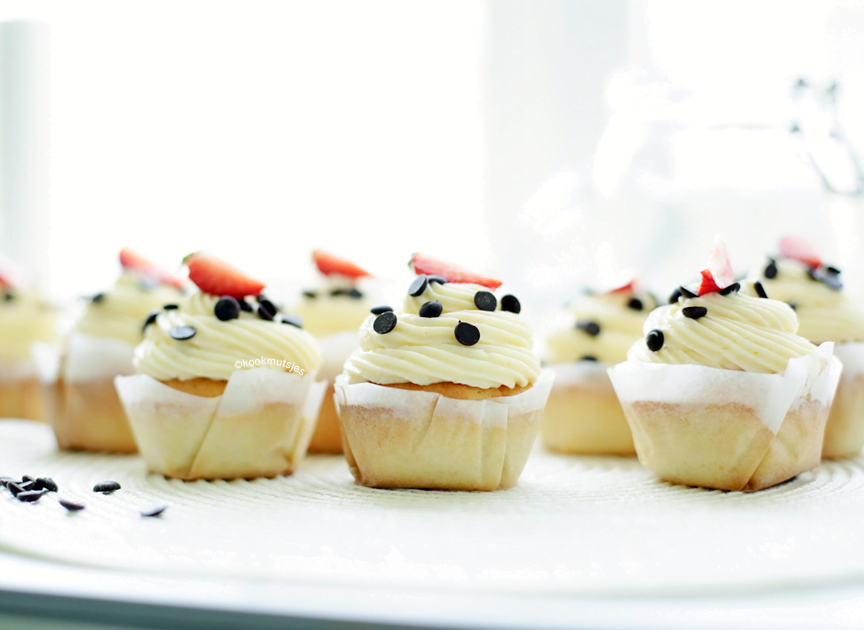 Custard cupcakes