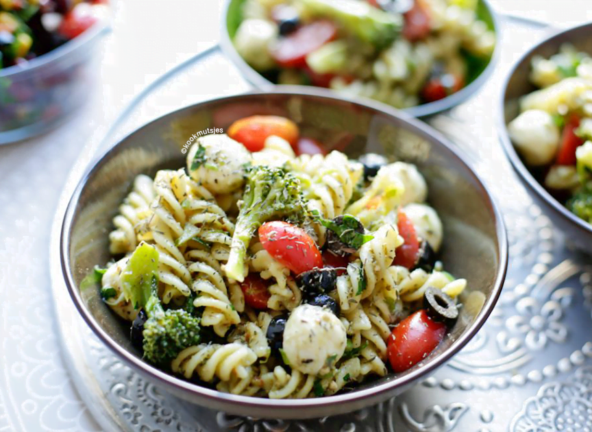 Pasta pesto salade