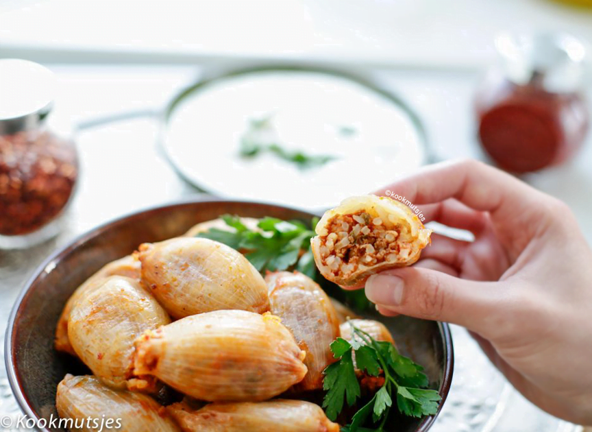 Gevulde ui met gehakt en rijst
