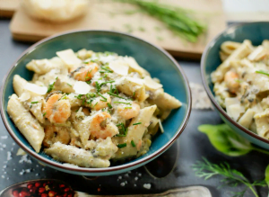 Pasta met zalm en garnalen in roomsaus