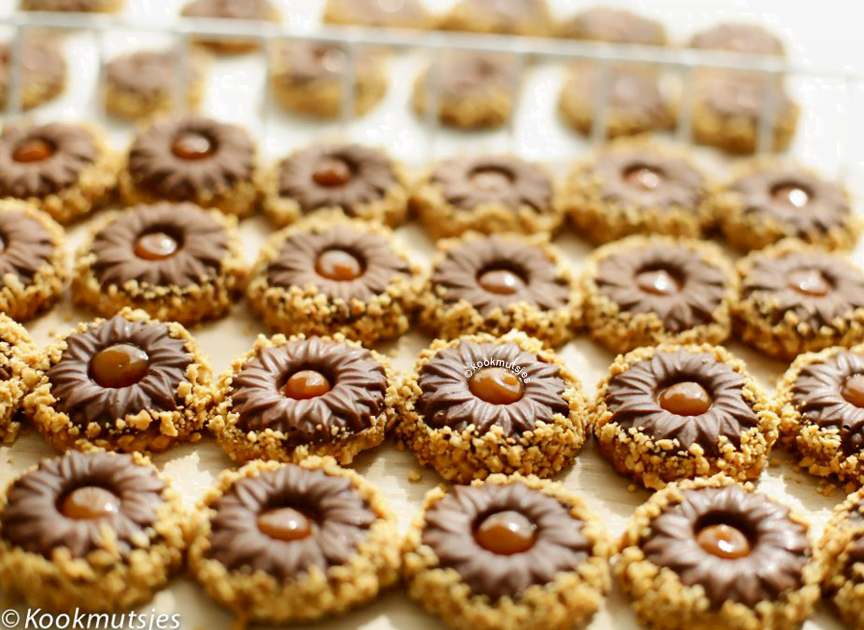 Pinda-karamelkoekjes met chocolade