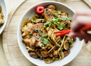 Noedels met kip en champignons