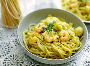 Spaghetti met kerriesaus en bloemkool