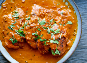 Kip in een romige tomatensaus