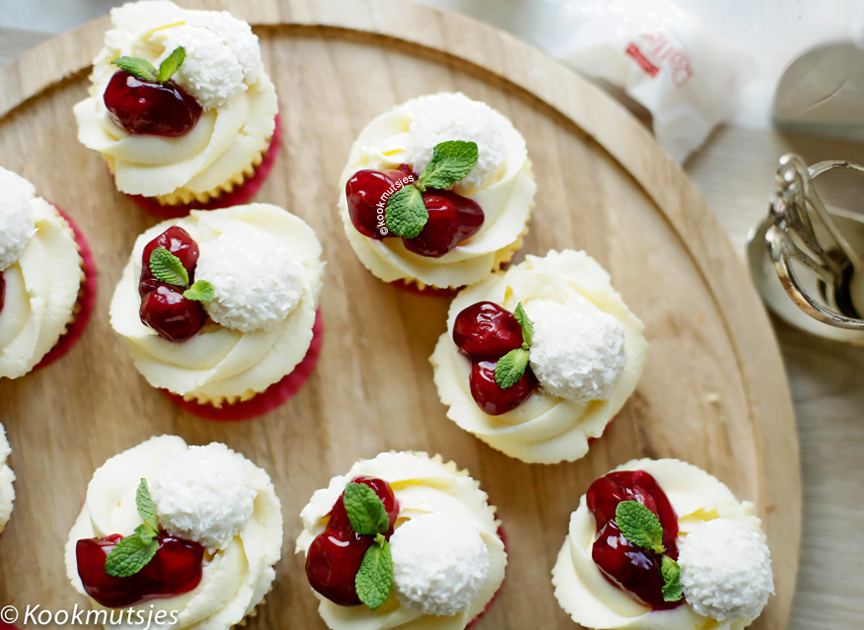 Mini raffaello cheesecakes