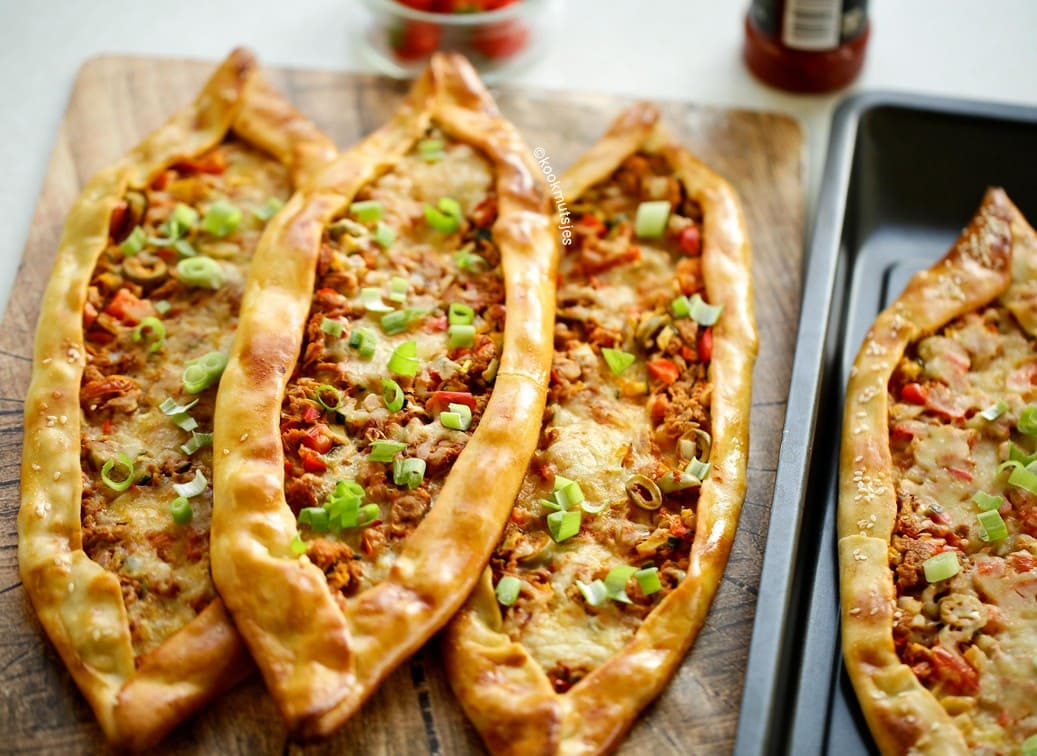 Pide met tonijn
