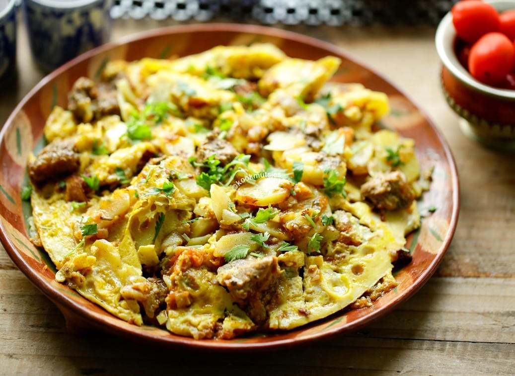 Vlees met tomaat en ei