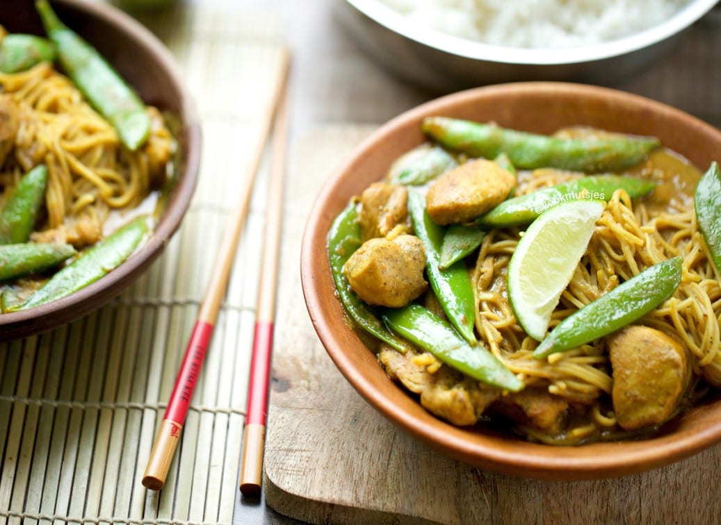 Noedels met kip en curry