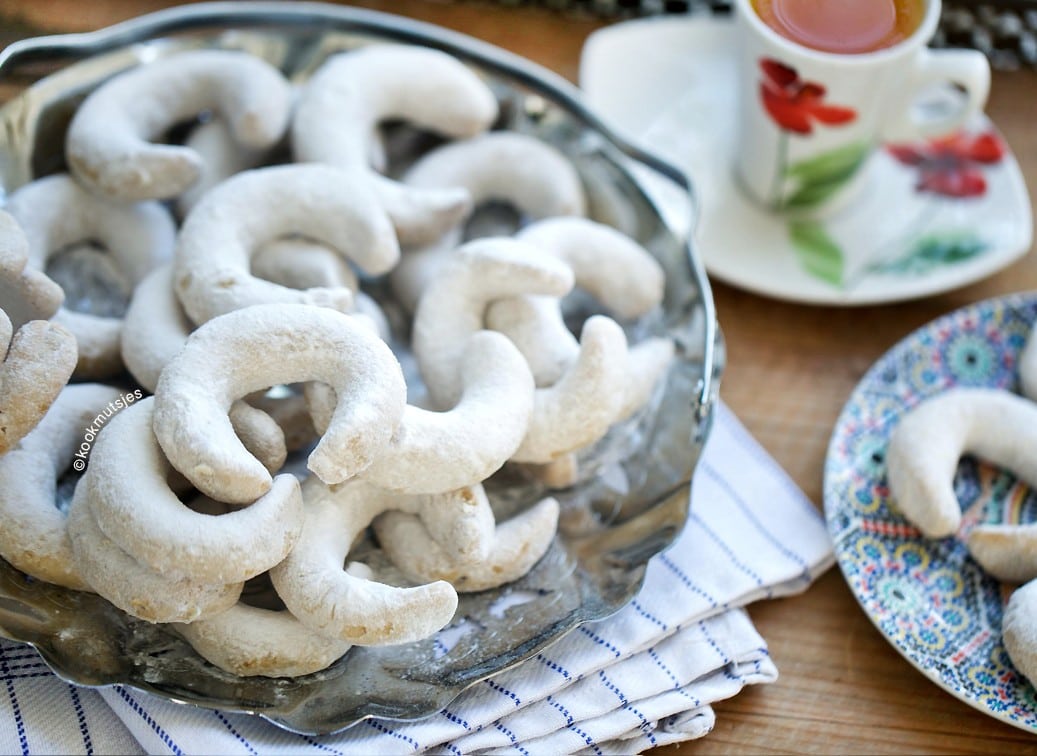 Amandelkoekjes met poedersuiker