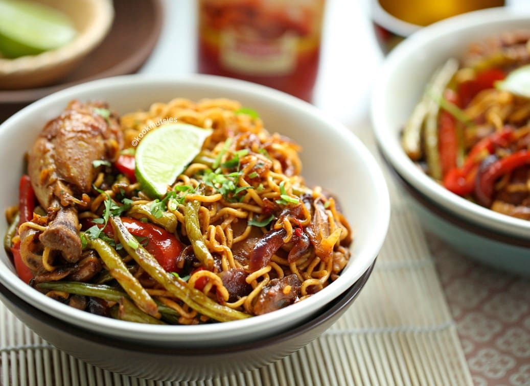 Noedels met kip en groentes