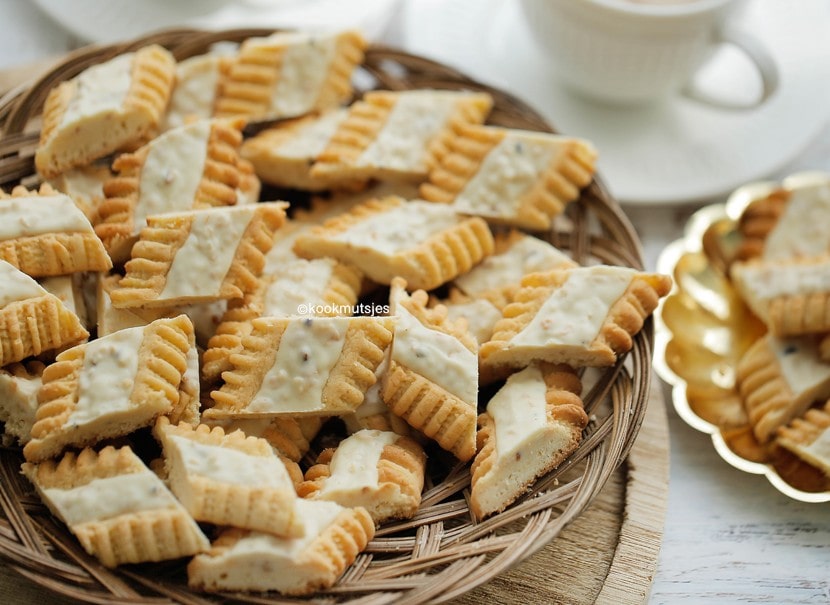 Witte chocolade-amandelkoek