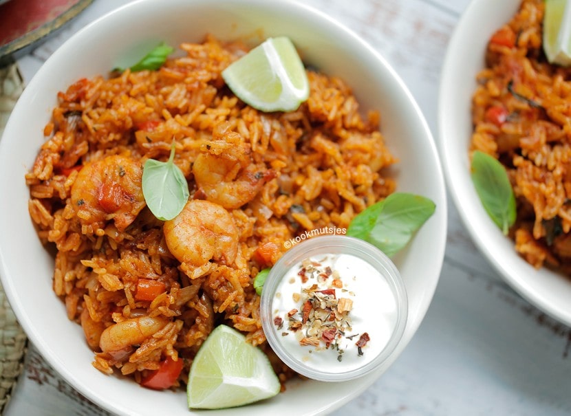 Rijst met garnalen in tomatensaus