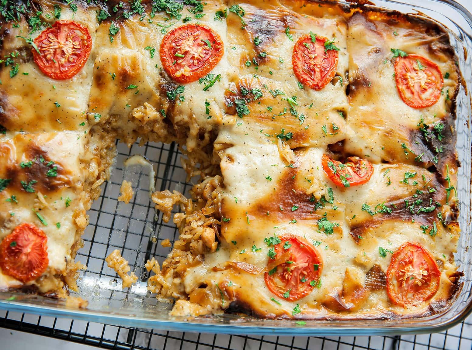 Rijst-kipschotel met ui