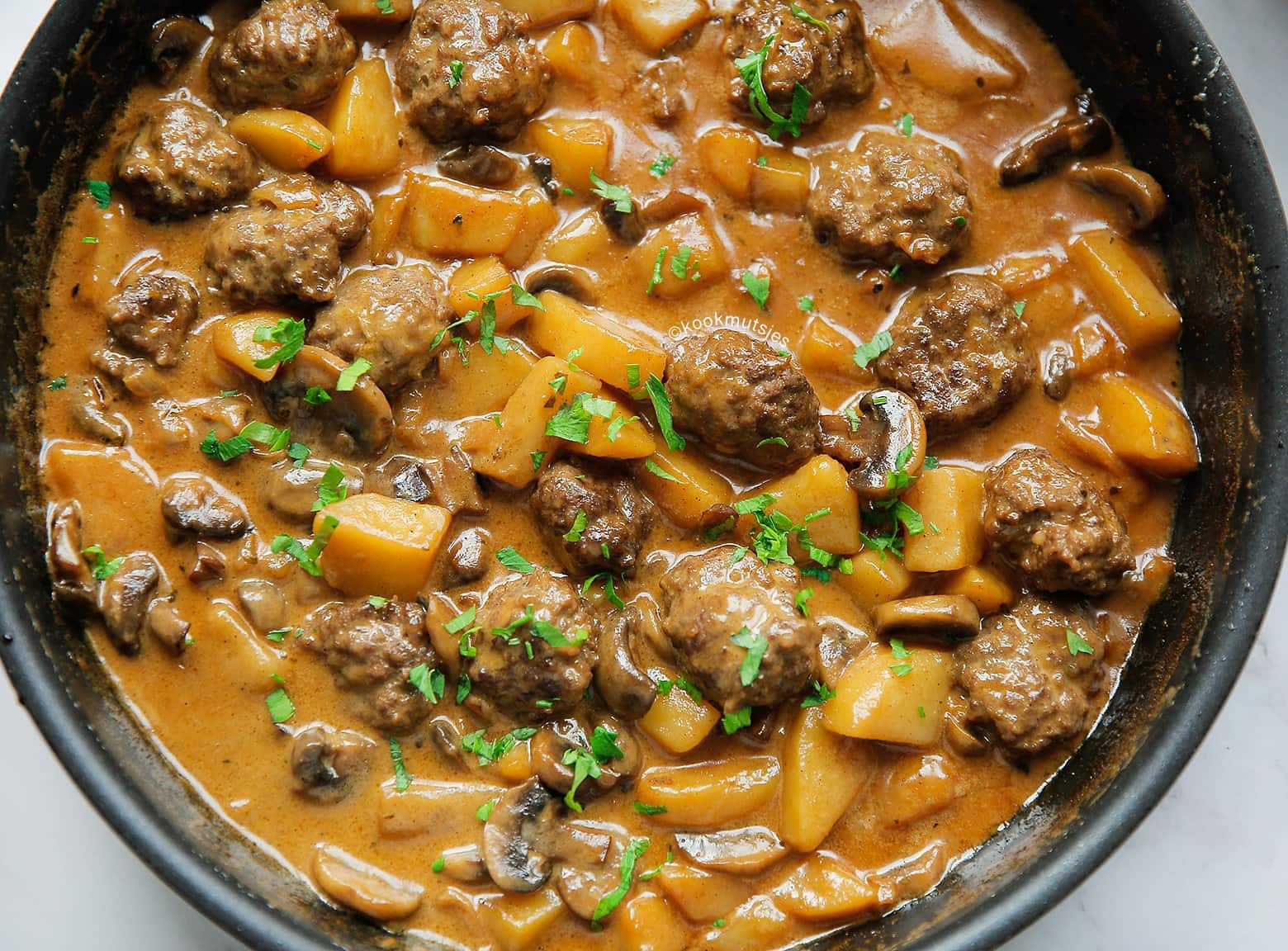 Gehaktballen in champignonsaus