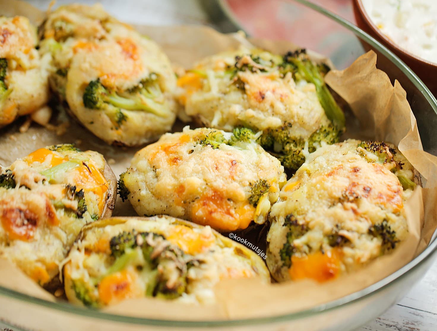 Aardappels gevuld met broccoli en kaas