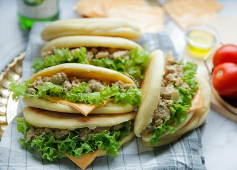 Griesmeel panbroodjes met Big Mac salade
