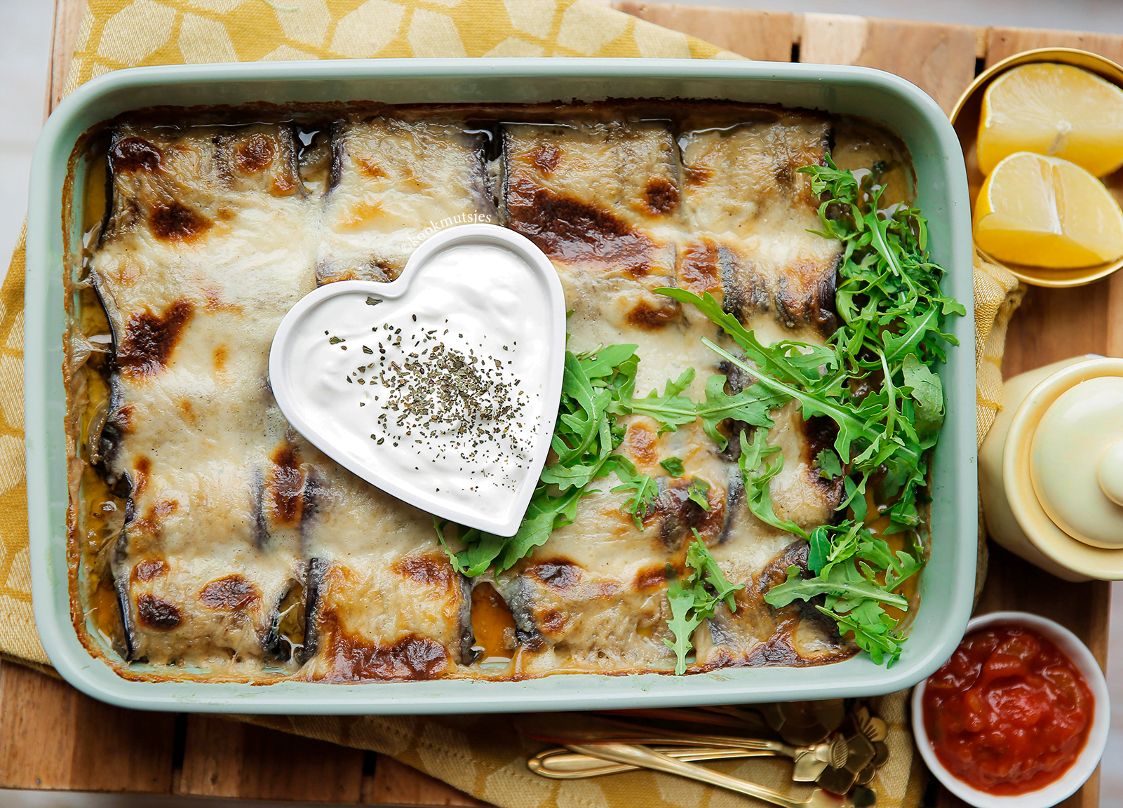 Auberginerollen met gehakt en gekarameliseerde ui