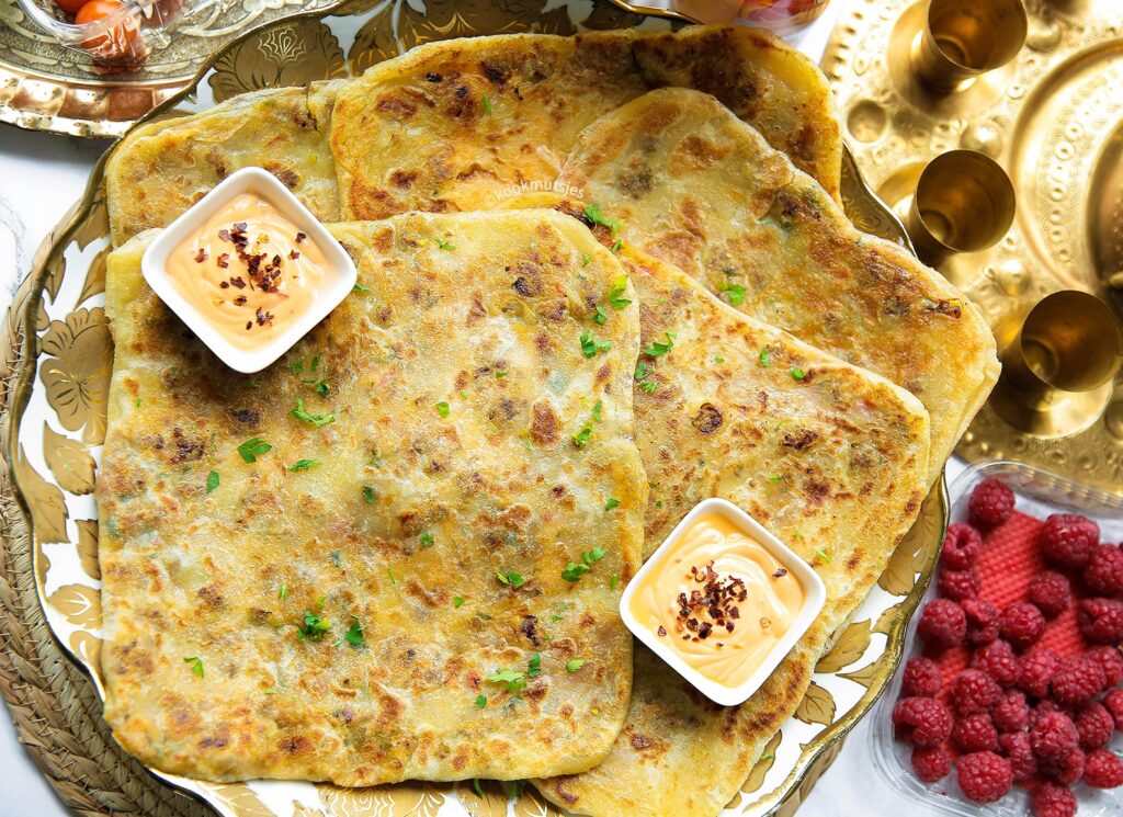 Msmen gevuld met gehakt