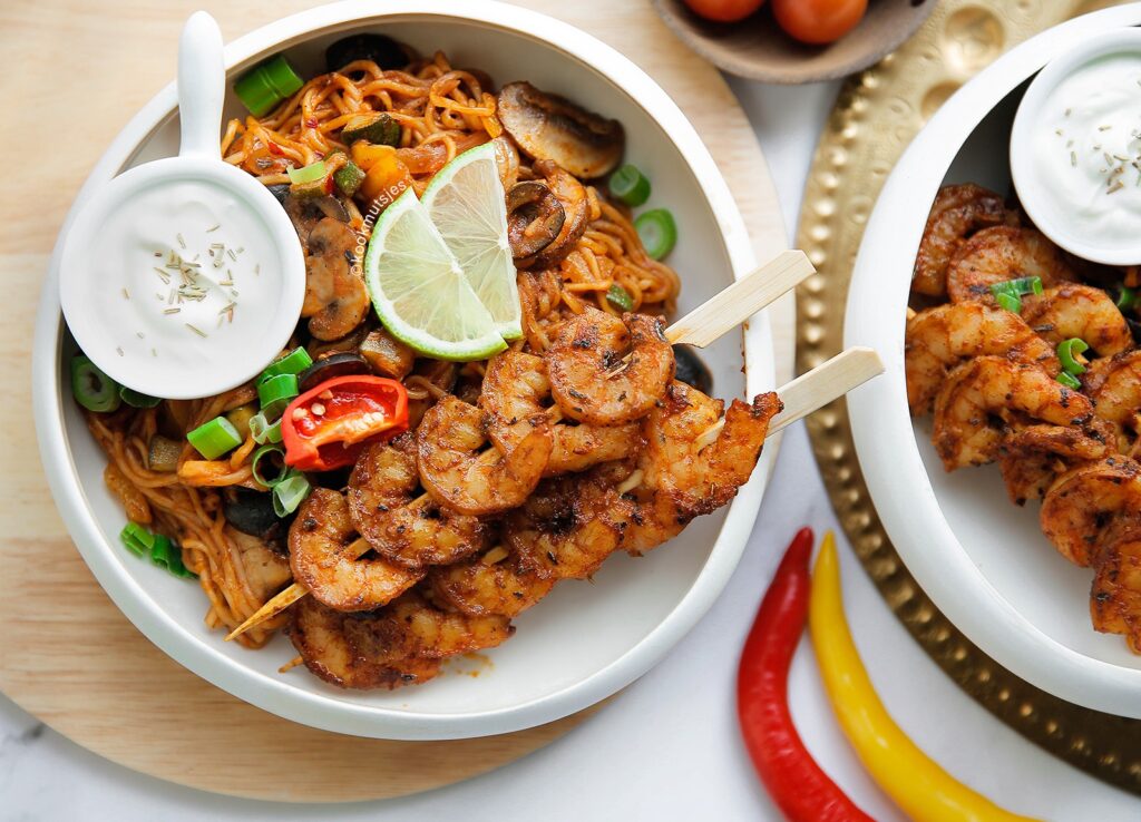 Noedels met garnalenspiesjes