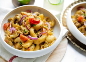 Gomiti pasta met kippendijen