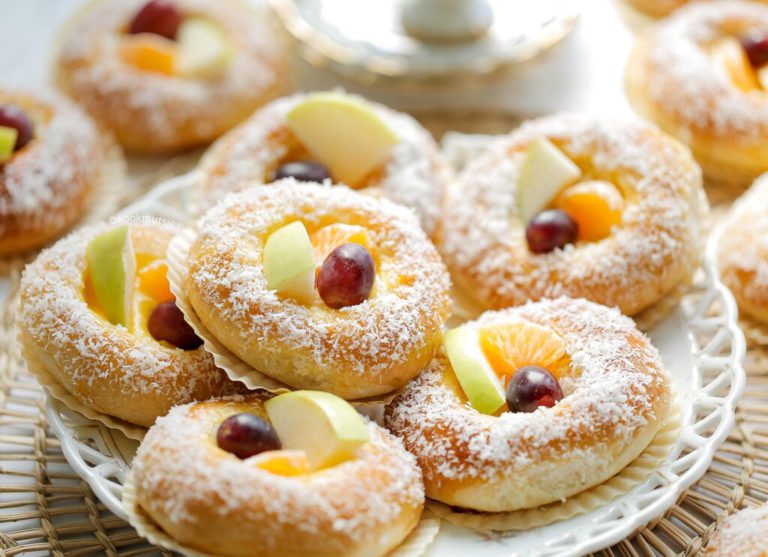 Zachte gele room broodjes