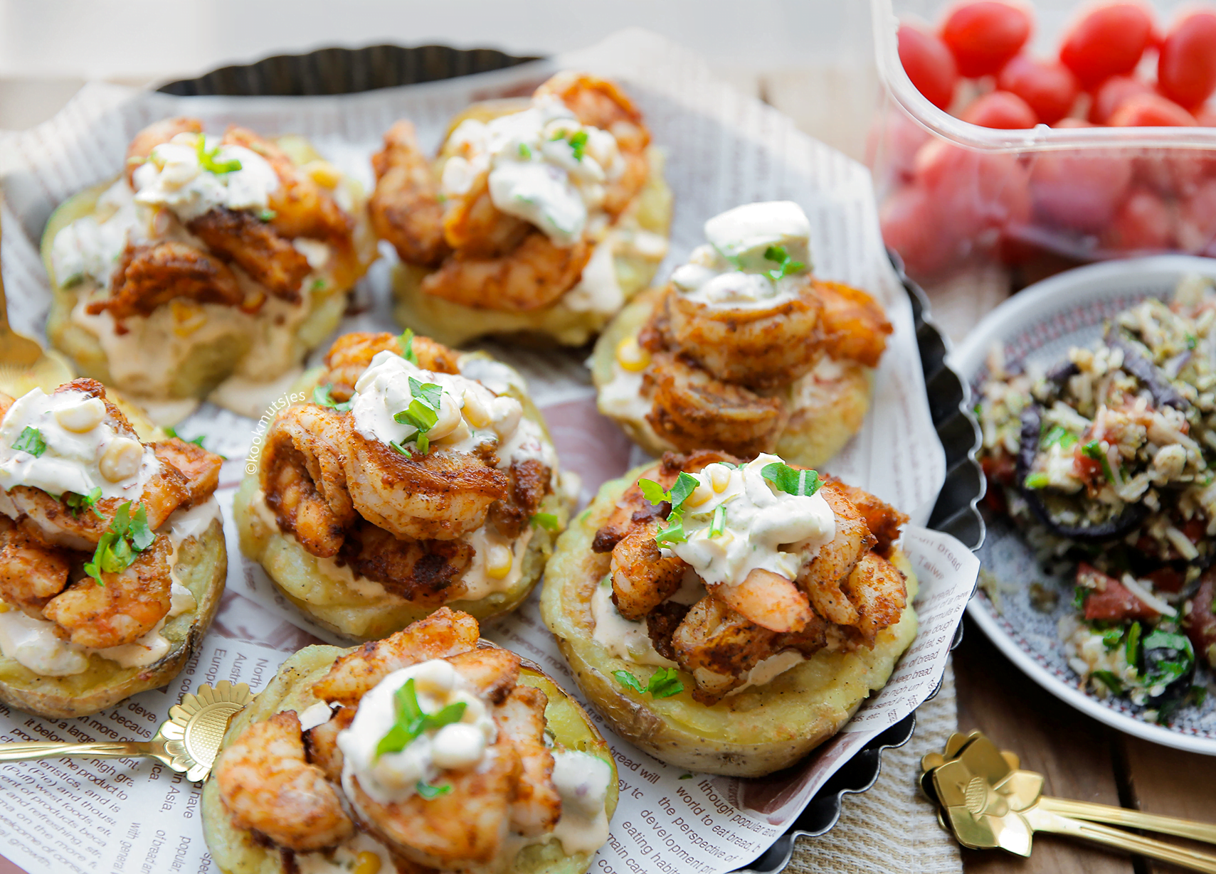 Gevulde aardappel met garnalen en saus