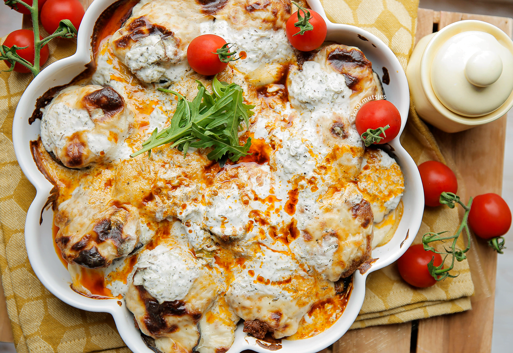 Aubergineschotel met aardappel en gehakt