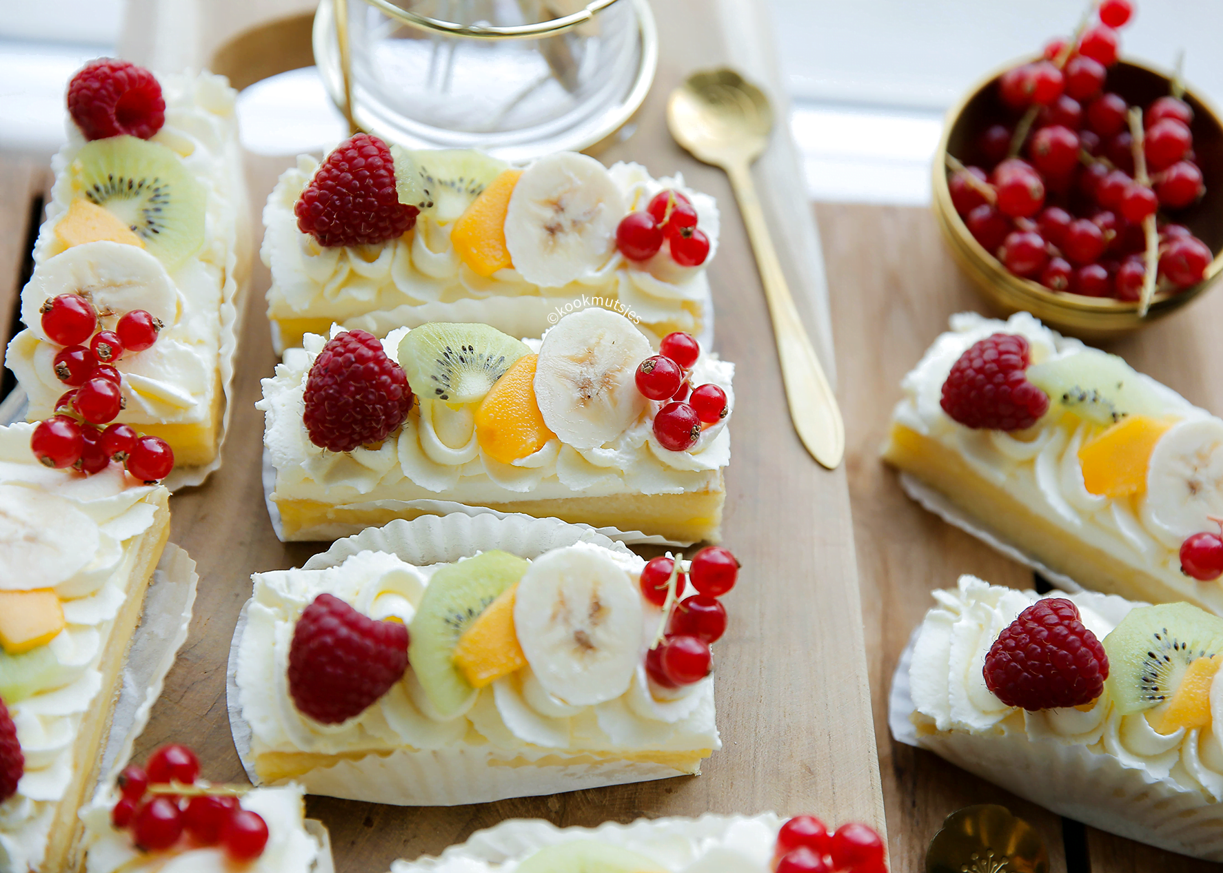 Slagroomgebakjes met gele room