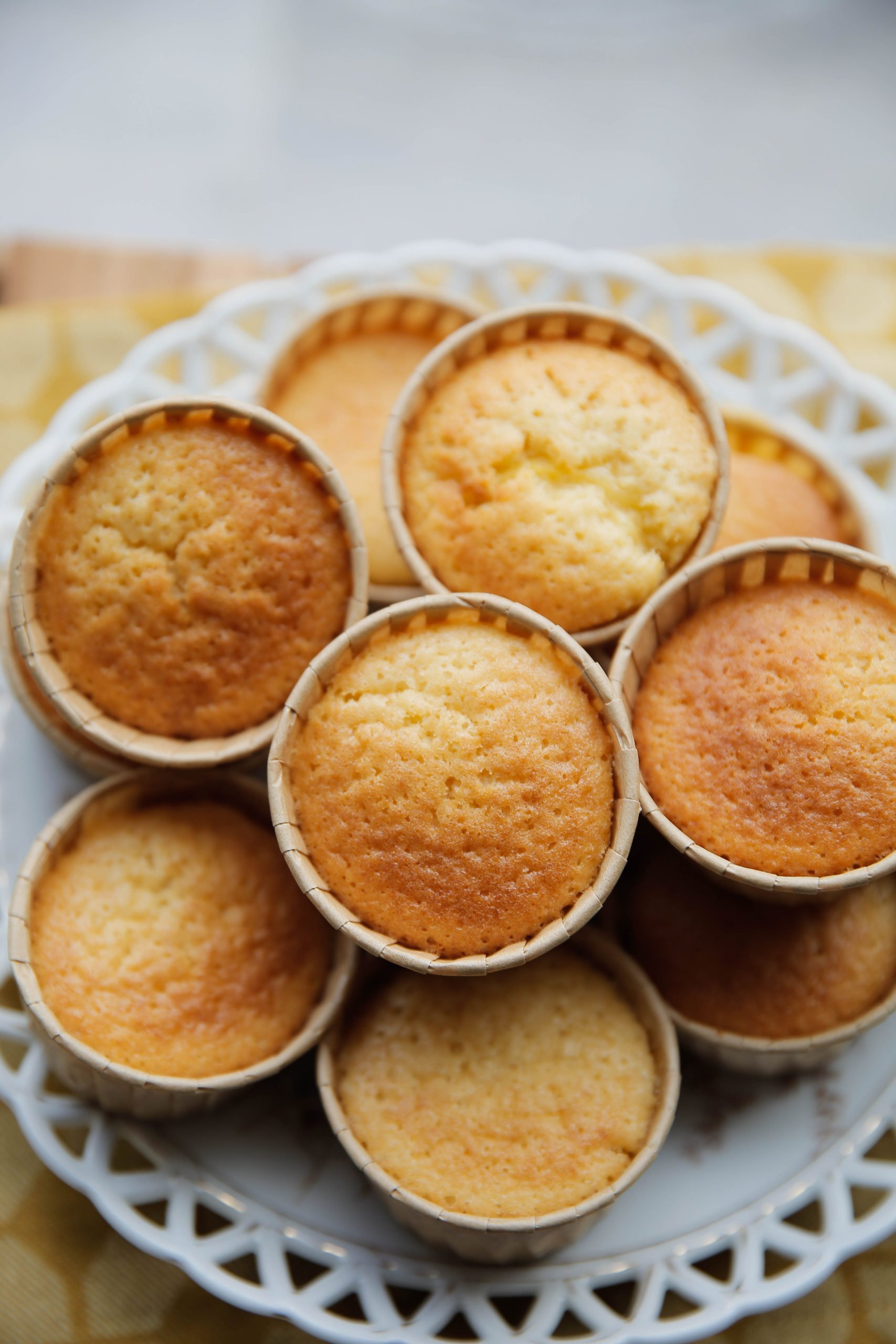 Vanillevla muffins op een bord eindresultaat