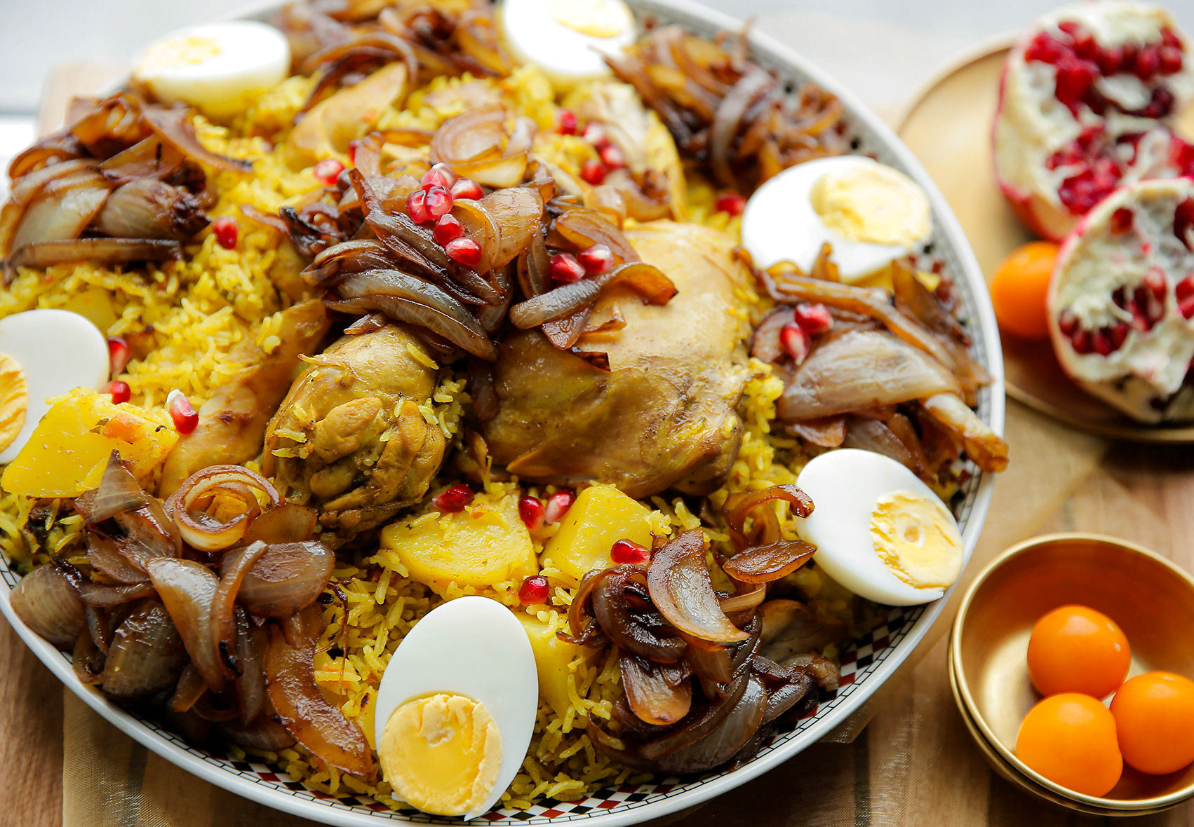 Rijst met kip en gekarameliseerde ui