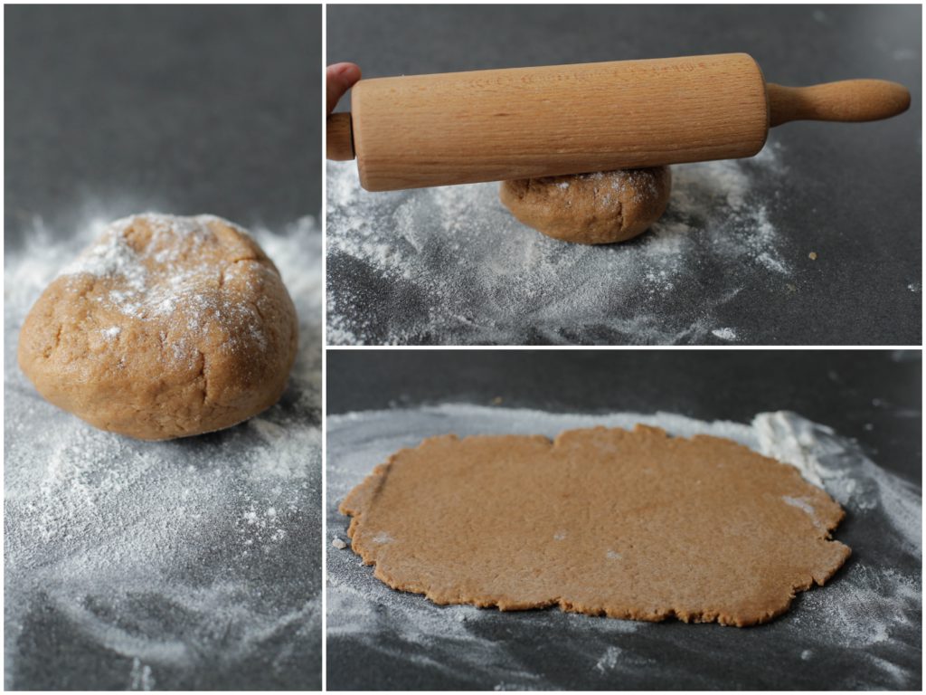 Stort het koekjesdeeg (300 gr) op een bloem bestoven werkplek. Rol het deeg uit tot een rechthoekige lap.