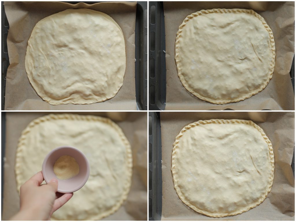 Neem het deeg en leg deze bovenop het deeg met de vulling. Druk de zijkanten goed aan. Strooi wat griesmeel erover. Laat het deeg rijzen voor een half uur of tot het in omvang is verdubbeld.