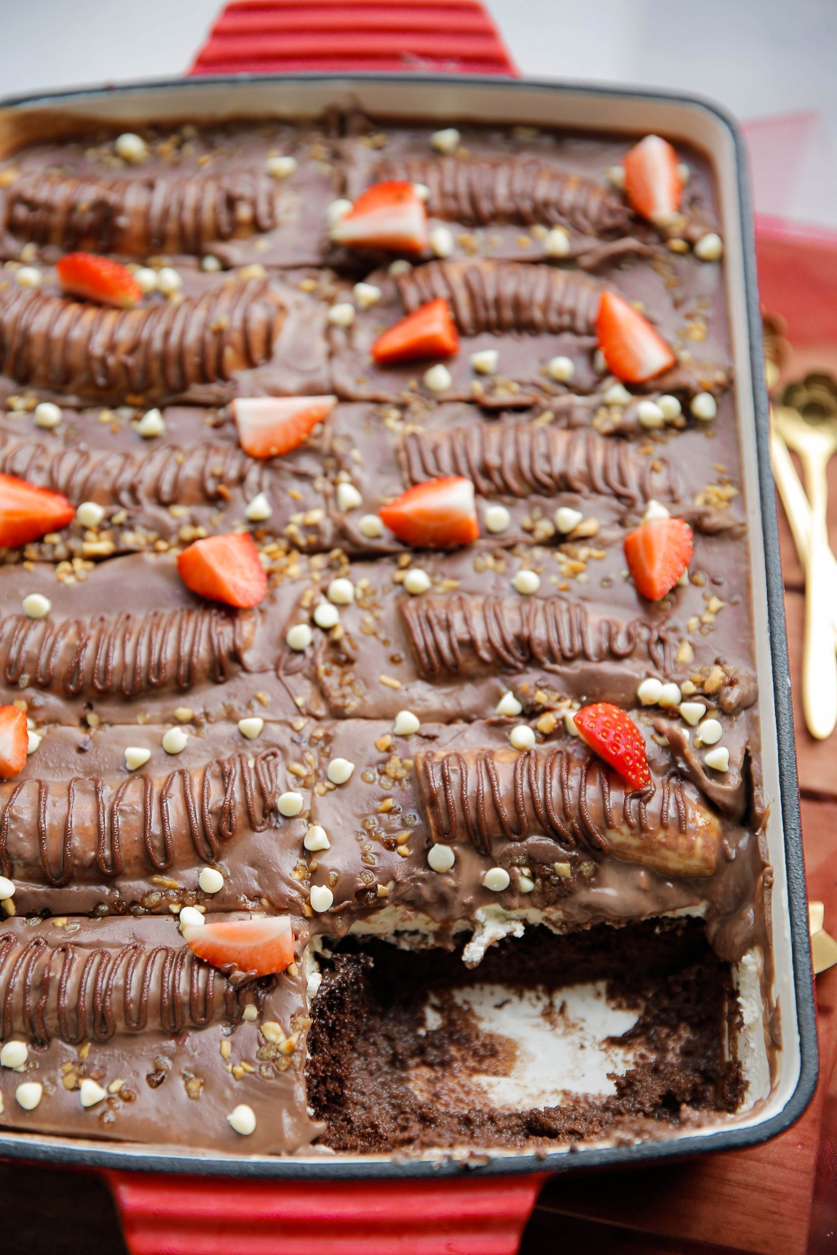 Chocoladecake met room en banaan eindresultaat