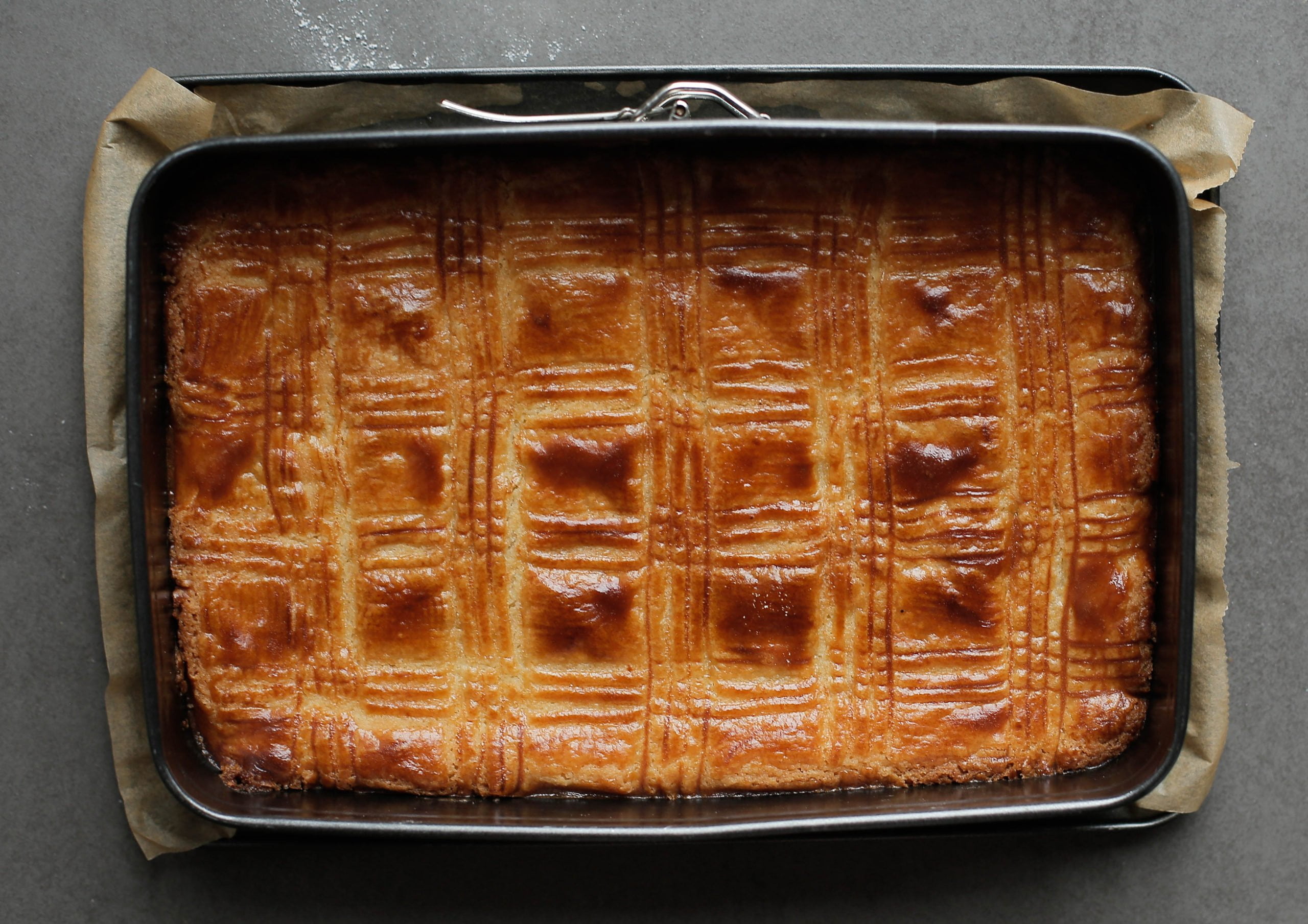 Pistache boterkoek in de oven bakken