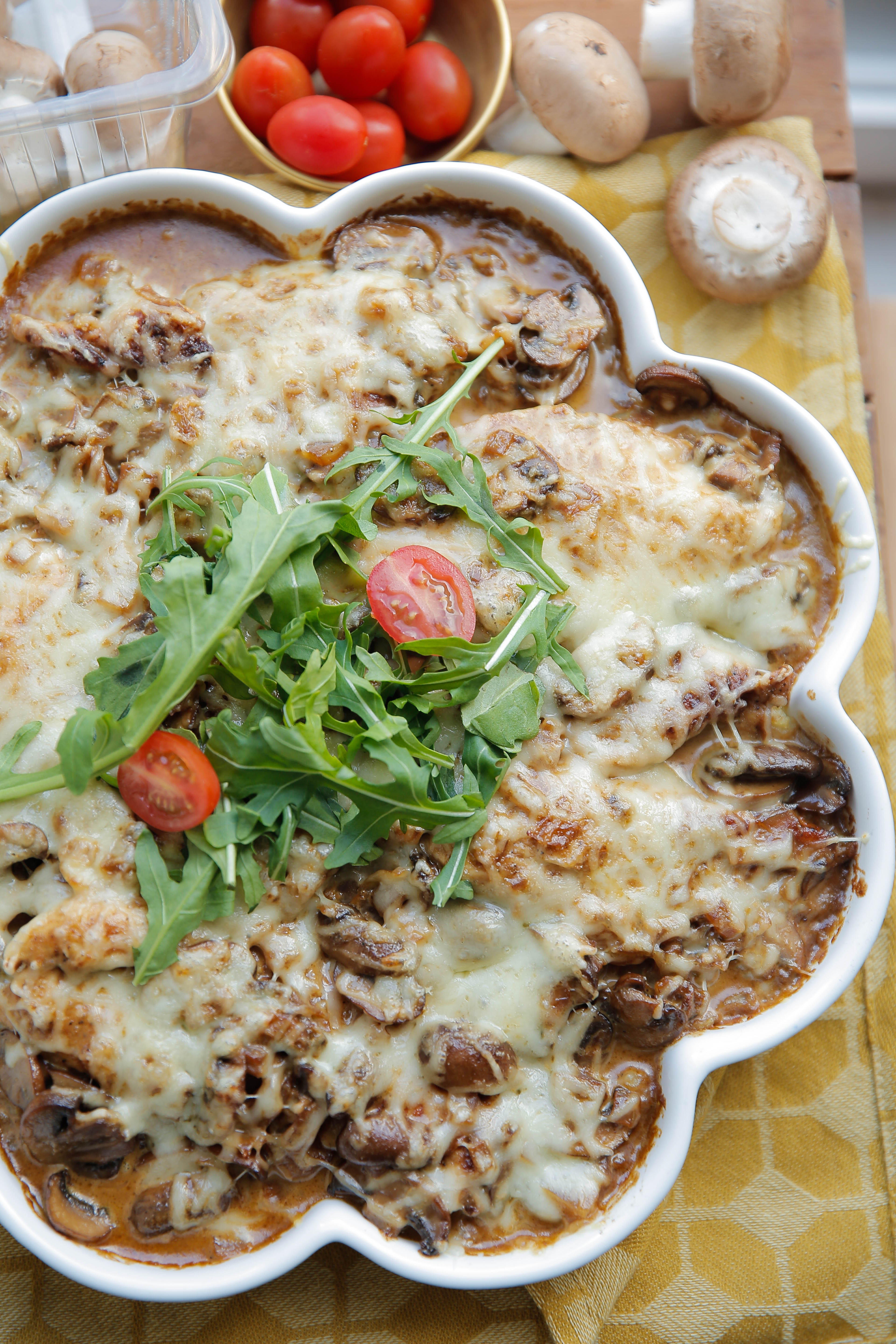 Aardappelschotel met kip en champignonsaus eindresultaat