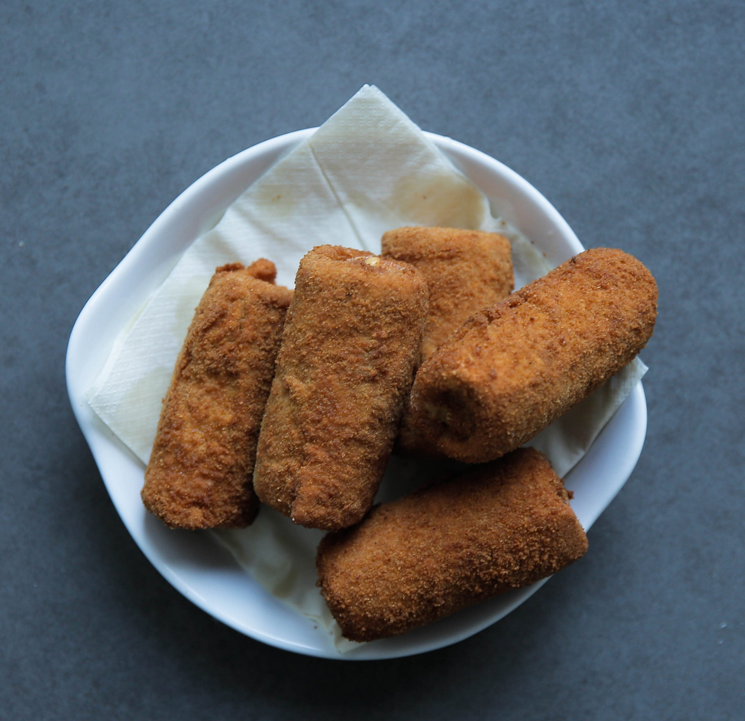 Gevulde gehaktwraps gebakken