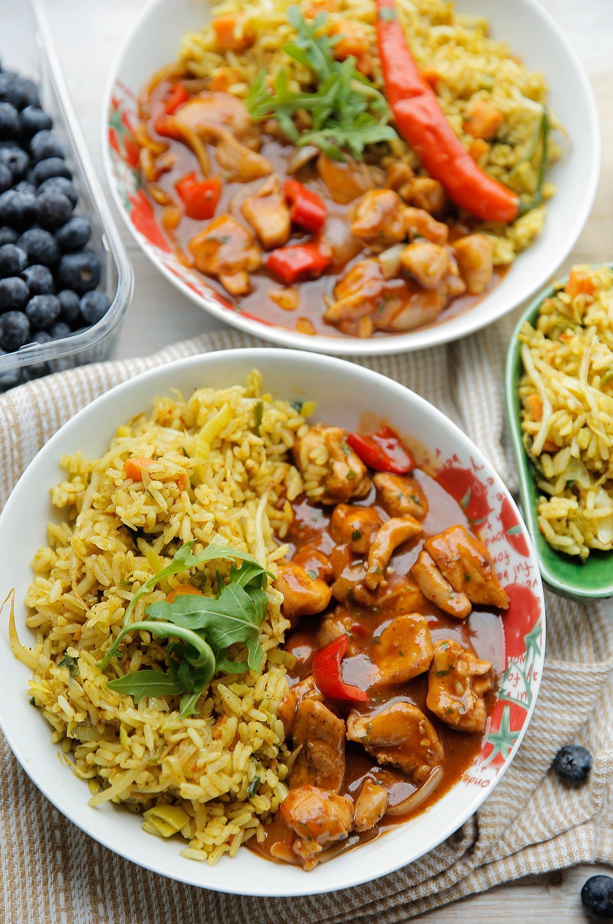 Gele rijst met kippendijen eindresultaat