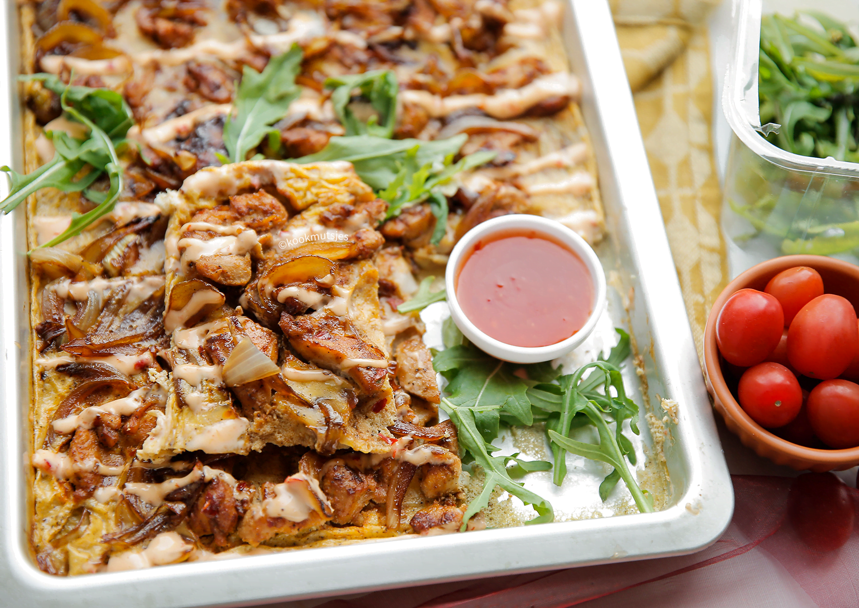 Omelet met kip en gekarameliseerde ui