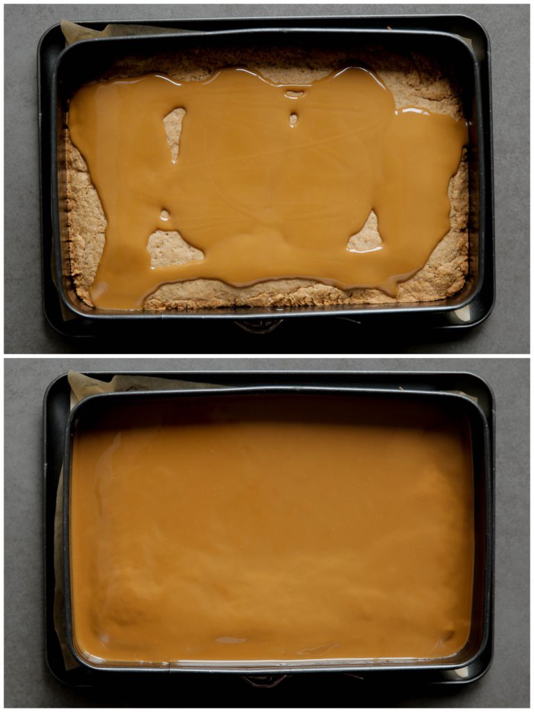 Giet de vloeibare speculoospasta over de afgekoelde koek. Leg de speculaaskoek afgedekt in de koelkast om stevig te worden voor een paar uur of een nachtje.