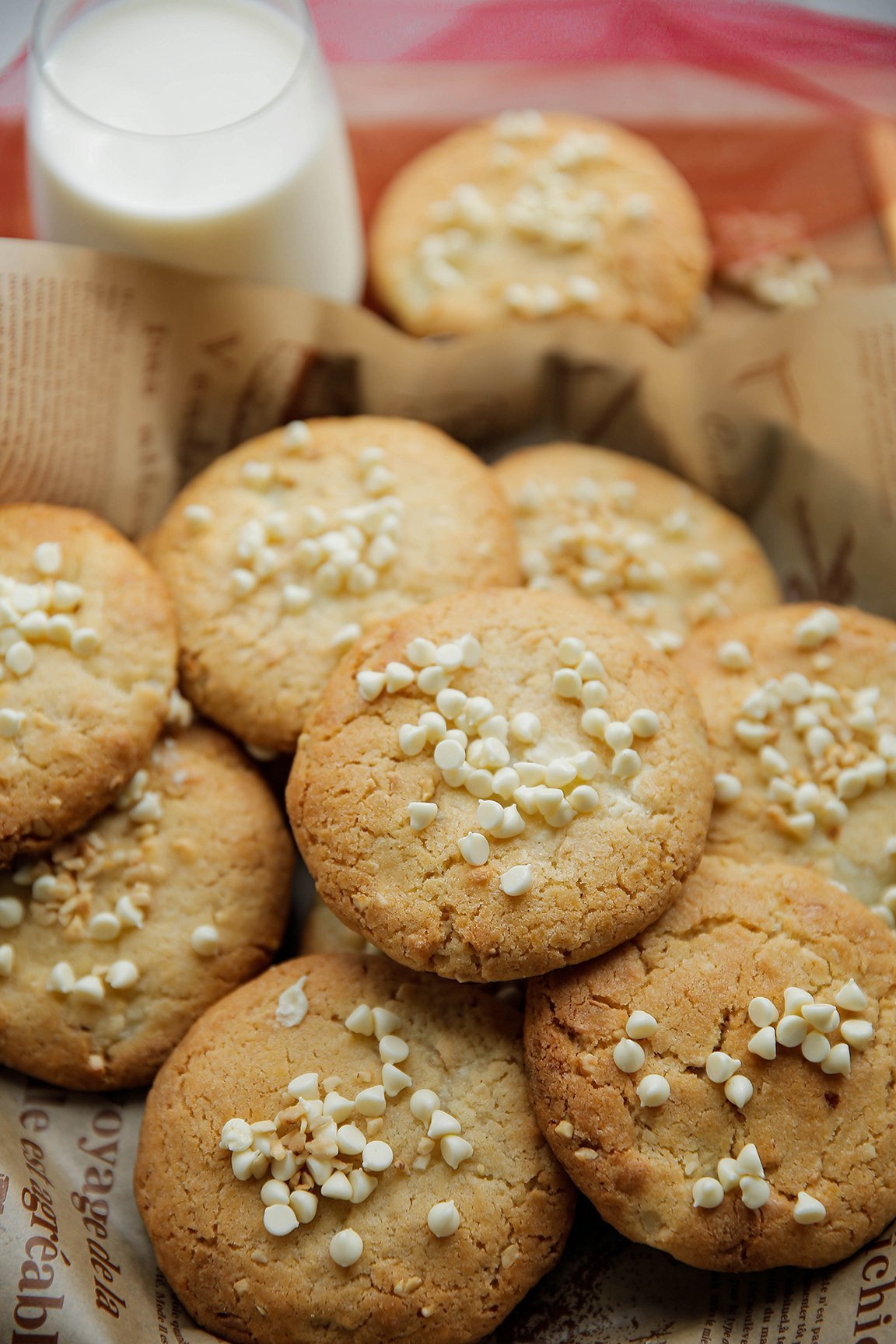 Witte chocoladekoeken met zachte vulling eindresultaat