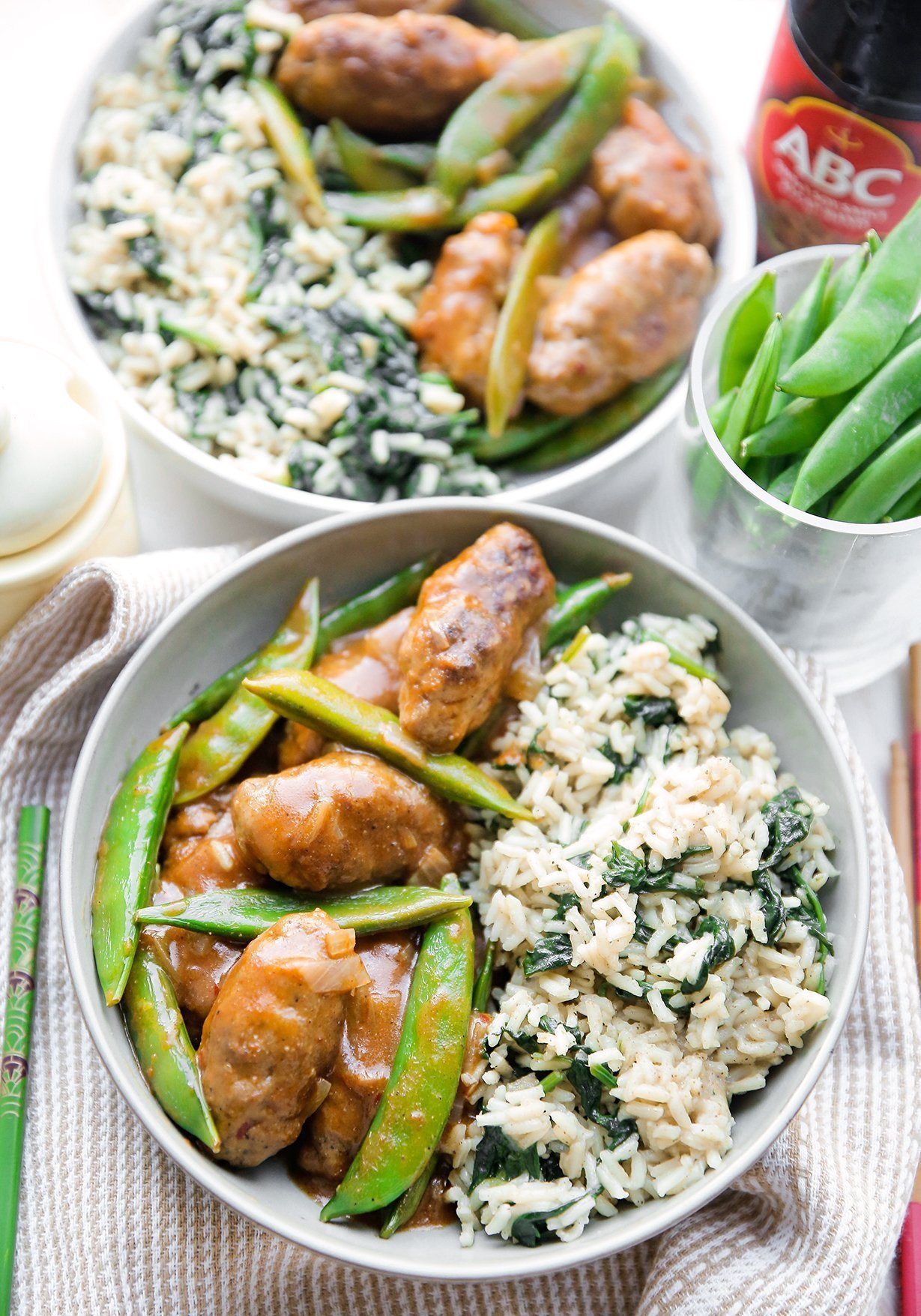 Rijst met spinazie en gehaktstaven eindresultaat